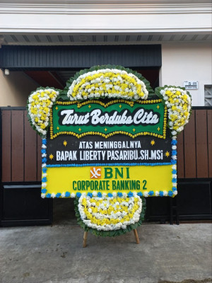 Papan Bunga Duka di Palak Aneh