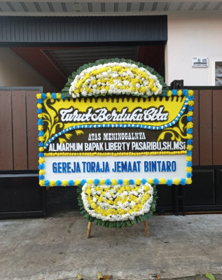 Papan Bunga Duka di Palak Aneh
