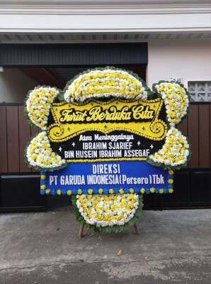 Papan Bunga Duka di Palak Aneh