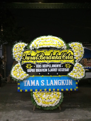 Papan Bunga Duka di Palak Aneh