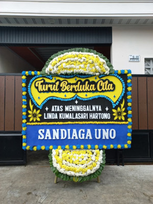 Papan Bunga Duka di Palak Aneh