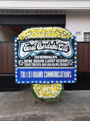 Papan Bunga Duka di Palak Aneh